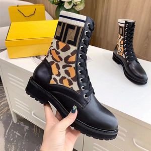 Kvinnor Designer Boot Fashion Martin Cowboy Boots For Woman Platform Heel Lace-Up Stretch Sock Ankel Booties Luxurious Shoe EU41