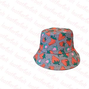 夏休みの漁師の帽子ストロベリープリントバケツ帽子ワイドブリムサンプルーフバイザーキャップレタービーチキャップ