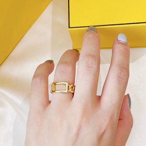 Fashiom Designer Rings Gold Chain Ring Engagements for Mens Ring Designers Jewelry Ornamentsサイズ8 9