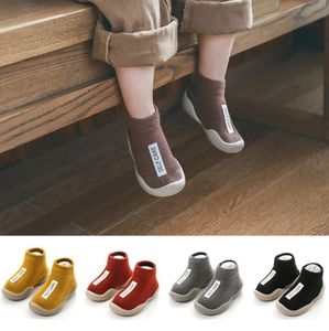 Sapateiros de criança First Shoes Baby Walkers New Unisex First Walker Kids Soft Rubber Sone Shoe Black Knit Booties Anti-Slip