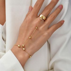Braccialetti con ciondoli Bracciale con pendente a catena in metallo con perline a cuore semplice collegato con anello a dito Gioielli di moda a mano da donna Kent22