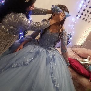 Charmig prinsessan quinceanera klänningar bollklänning klocka långärmad ljus himmel blå spets tyll prom debutante sexton flickor söta 16 klänning juniorer vestidos de 15 anos