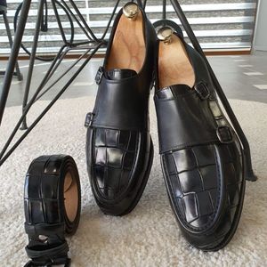 Keşiş ayakkabı erkek ayakkabı pu deri düz renk rahat moda günlük parti dikiş timsah desen metal çift toka slip-on loafers cp175