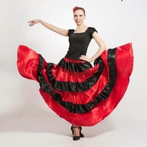 Scen slitage kvinnor flamenco dans spanska traditionella tjurfäktning festival kostymer röd kjol prestanda balsal klänning