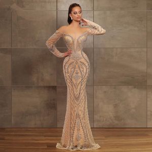 Fancy Champagne Rhinestones Celebrity Suknie wieczorowe Sheer Szyjka Kryształy Sukienki balowe syrena długość podłogi Kobiety Formalne suknie konkursowe