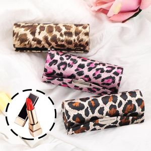 Pennelli per il trucco Astuccio per rossetto in seta broccato ricamato con motivo leopardato retrò in stile cinese con scatola per lucidalabbra con mini specchio