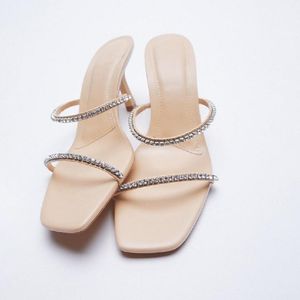 Sandalen damesschoenen 2022 Zomer met hoge hakken vierkoppige glanzende slippers stiletto naakt kleur open-teen woord riem vrouwelijke sandalsandals