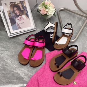 2022 Mulheres sandálias Hollow Out chinelos planos sapatos cravejados de sandal girl slides slides lady line chinelos 35-41