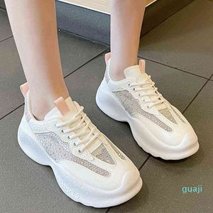 Scarpe eleganti Sneakers in cristallo bianco Donna Primavera Estate Maglia traspirante Fondo spesso Vulcanizzato Piattaforma donna Sport