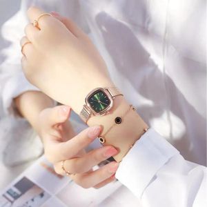 Роскошные женские часы дизайнерские водонепроницаемые в корейском стиле простые ретро легкие роскошные нишевые тенденция квадрат квадрат маленький цифербл.