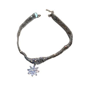 Glänsande Fashion Crystal Ice Flower Pendant Halsband Glitter Justerbar Clavicle Chain för Kvinnor Punk Choker