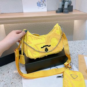 Tasarımcı omuz çantaları kadın moda çapraz çanta şık karnına cüzdanları mini çantalarla kadınlar mektup mektup baskısı plaj çantası yüksek kalite 2022