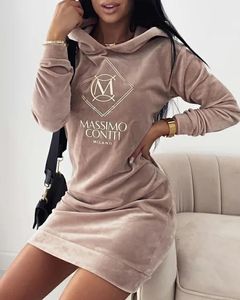 Casual Kleider 2022 Winter Frauen Lange Dicke Hoodies Süße Gestrickte Sweatshirt Brief Stickerei Samt Mit Kapuze Kleid