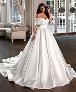 2022 Simple White Satin A Line Wedding Dress Off the Shoulder Short Sleeve Korean Style Brudklänningar Court Train Charming Bride Dresses