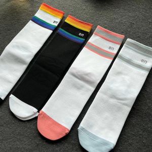 Damen Lu Lange Socken mit Etiketten Mode Yoga Sport Medien Corta Hohe Socken Regenbogenfarben 2 Paar