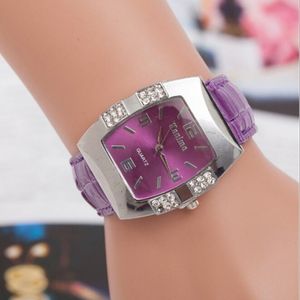 腕時計の女性バレル形状四角い腕時計ケースラインストーンフェイクレザーバンドアナログ