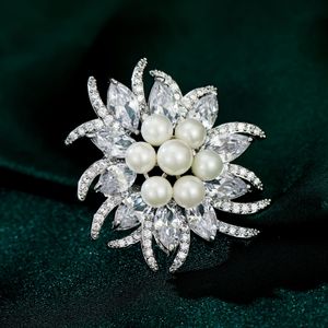 Womens Brooch Fashion Corsage Pearl Brooches for Women 3A Zircon Lady Crystall Pins Vintage Elegant Dress Pins Top Quanlitly Button Pin Scarf Buckle