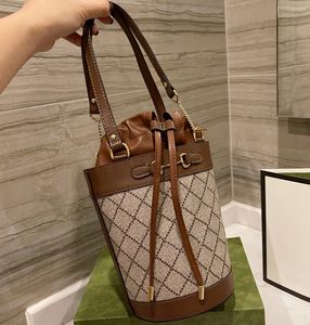 Ведра сумки сумки сумки для роскошного дизайнера бренда мода мода на плечо качественные женские цепочки телефонные сумки кошелек кросс для тела любовь металлические дамы