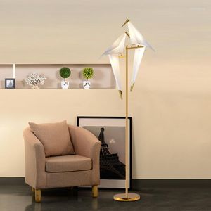 Lâmpadas de chão Art Deco Bird Paper Lamp Bedroom Sala de estar Stand Origami Light Study Bedside Tabela Lâmpada de ouro