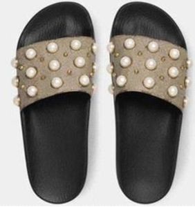 2022SS Damen-Sandalen, modische rutschfeste Strandhausschuhe aus Gummi mit Perleffekt und goldenen Spikes, Outdoor-Freizeitschuhe für Jungen und Mädchen