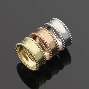 Klasyczny czterobiegowy Pierścień Clover Modna moda mężczyźni Para Pierścienie Wysokiej jakości 18-krotnie złote pierścionek Pierścień Designer Wedding Biżuteria Prezenty