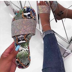 Obcasy Summer Ladies Flat Eva Kapcieczki Women Beach Diamond Studded Bling Clear Sandals Słynny projektant