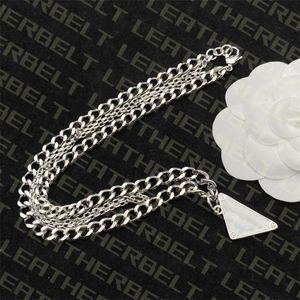 Collar de cadena doble Triangle Insignia colgante de colgante Collar de plata de hip hop collares de hip hop