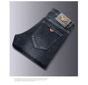 Luksusowe światło europejskie jesienne i zimowe męskie dżinsy elastyczne szczupły dopasowanie małych stóp niebieskie czarne ciepłe spodnie