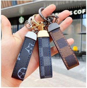 23 Creativity Presbyopia Print Car Keychain Bag Pendant Charm Jewelry Keyring Holder for Men Gift Fashion PU Leather Flower Grid Design Metal Key Chain Accessories