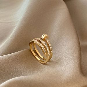 Wielowarstwowy paznokcie inkrustione z kryształkami okrągłymi otwartymi pierścionkami dla kobiet Koreańska moda urok lady weselny Party Classic 220719