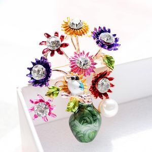 Rhinestone Flower Vase Brooches for Women Gold Color Pearl Lapel Pin Fashion Jewelry Clothing Accessories