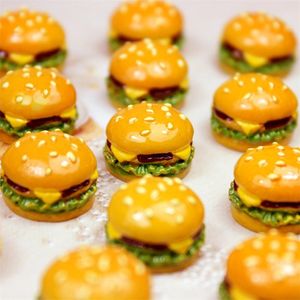 10 Teile/satz Mini Simulation Lebensmittel Hamburger Pretend Spielen Für Puppe Küche Spielzeug Puppenhaus Miniaturen Klassische Charms DIY Dekoration 220725