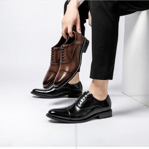 2022 Wysokiej jakości ręcznie robione buty z Oxford Dress Men orygine krowie skórzany garnitur buty obuwia formalne buty włoskie gorące da36