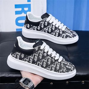 2022 New Luxury Brand High quality Classical men women Unisex Casual shoes Leather Flat Letters lace-up couple style canvas sneaker 39-44 on Sale