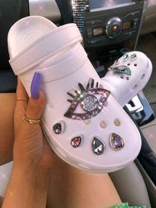 Nxy Sandals Summer Women Slippers Shoes with Charms Jewelry Garden Wedges Punk P