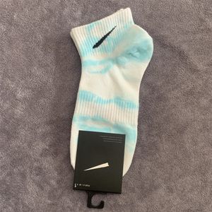 2022 Yeni Tie Boya Çorapları Erkek ve Kadın Kısa ve Orta Gelgit Çorapları Renk Spor Pamuk Çorap 3B