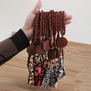 Collana con pendente a nappa con motivo leopardato Perline di legno naturale Collane con trucioli di legno Regali fai-da-te in stile etnico retrò