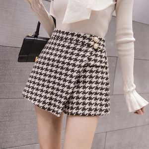 Frauen Winter Rock Shorts Hohe Taille Plaid Feminino Woolen Hahnentritt Tasten Unregelmäßigen Mini Skater Warme Verdicken Kurze Hosen W220322