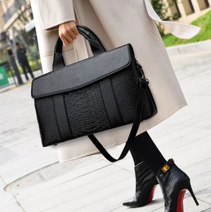 Axelväskor kvinnors väska ny mode enkla damer stor kapacitet handväska koreansk version av temperamentmamma väskor en axel diagonal väska 2023 toppkvalitet
