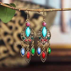Etnisk Dangle Hängande Örhängen För Kvinnor Antika Vatten Drop Smycken Böhmen Green Stone Long Tassel Indian Jhumka Earings Bijoux