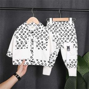 Abbigliamento per bambini Ragazzi Ragazze Tute Designer Lettere Stampa 2 pezzi Giacca Cappotto Pantalone Abiti Chidlren Abbigliamento sportivo casual 90-120