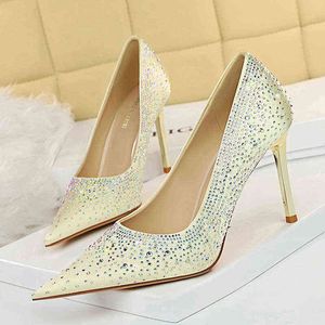 2022 Brand Women Glitter Glitter 9,5 cm de altura Bombas de seda designer Bling Crystal White Stripper Sapatos de baile de casamento Plus Tamanho G220516