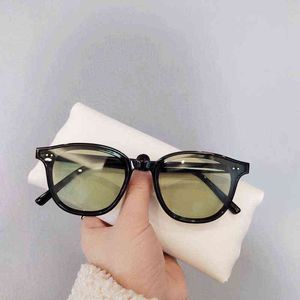 Moda Trendy Designer Sunglasses Glass Yellows Small Face Versão coreana Online Red Style Street Start Star Disco Hip Hop Mulheres