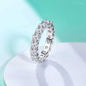 Pierścienie klastra Trendy 4 mm D Color VVS1 okrągły moissanite Eternity Band Białe złoto Plaked 925 Srebrny Pierścień Wedna rocznicowy Ken Ken