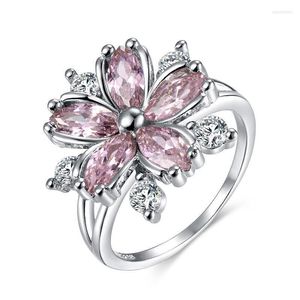 Klusterringar Romantiska och eleganta damer ring Cherry Blossom Shape Zircon Wedding Exquisite Flowers 925 Silver Jewelrycluster Wynn22