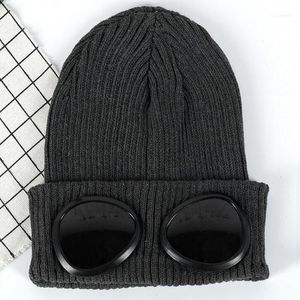 Gorro/crânio tampas 2022 Mulheres de inverno tricotaram o gorro de hip hop com decoração de óculos feminino estilo piloto de caveira H3