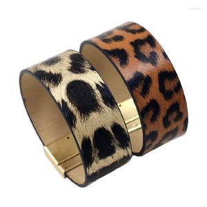 Armreif PU-Leder Leopardenarmbänder Magnet Breiter Tierdruck Gepard Magnetische Manschettenarmbänder Punkschmuck Großhandel B2302Bangle Inte22