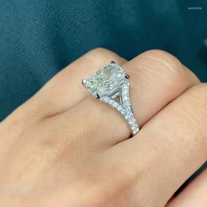 Обручальные кольца Huitan Модное женское кольцо пальца с блестящим хрустальным каменным каменным высококачественным серебряным цветом обручальное кольцо женщины ювелирные изделия Wynn2
