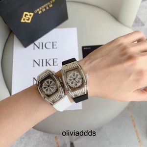 Tiktok Erkekler Saat Toptan Su Geçirmez Aydınlık Takvim Çelik Band Sports Quartz Watch 8Z8B