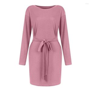 カジュアルドレス女性の純粋な色の丸いネックポケット長い包帯ミディアムレングスドレスファッションオールマッチフェム